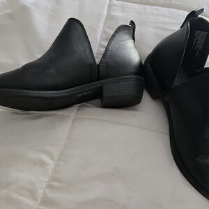 Universal Thread Black Ankle Booties